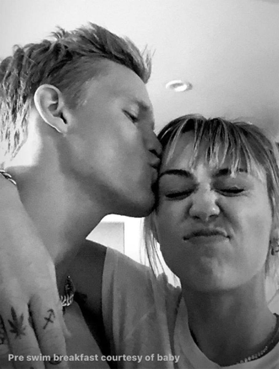 Beso de Cody Simpson y Miley Cyrus