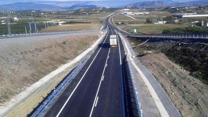 La carretera entre Coín y Casapalma, por fin, abierta al público.