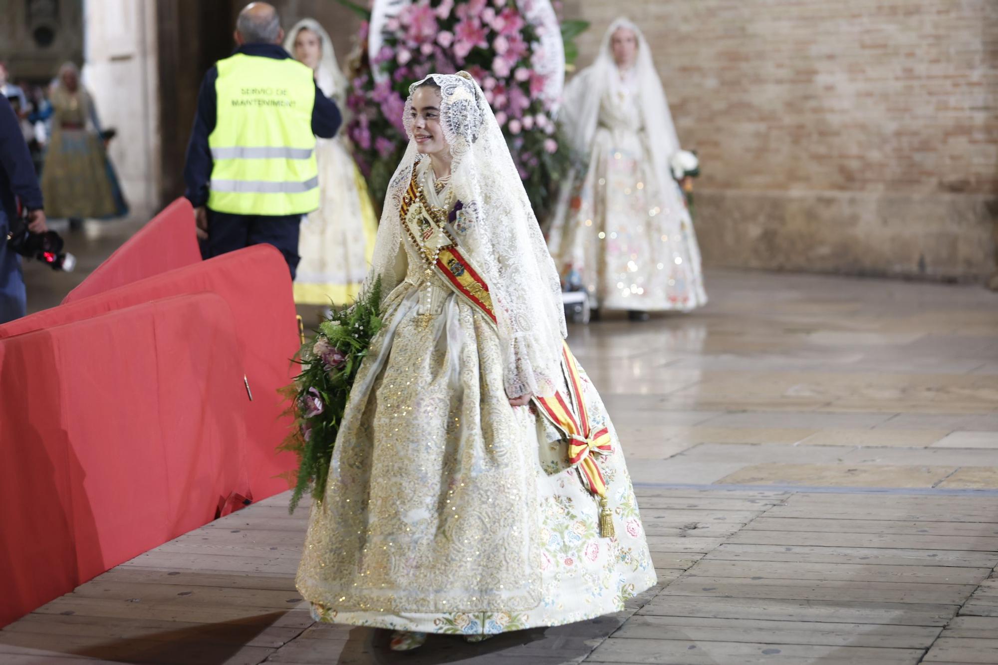 Ofrenda 2023 | Falleras Mayores e Infantiles de comisiones del 17 de Marzo (I)