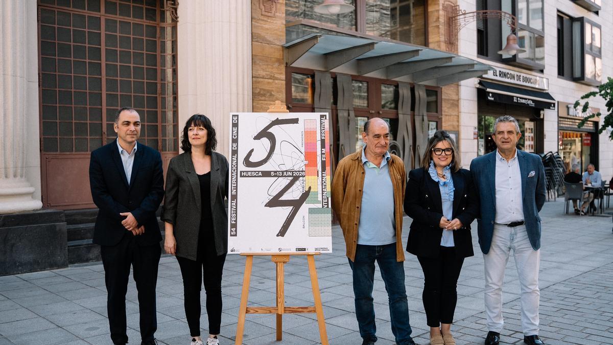 Carlos Sampériz, Estela Rasal, Manuel Avellanas, Sonia Latre y Manolo Pérez, en la presentación del Festival de Huesca.