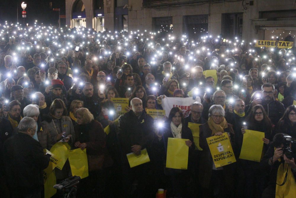 Concentració a la Plaça del Vi.