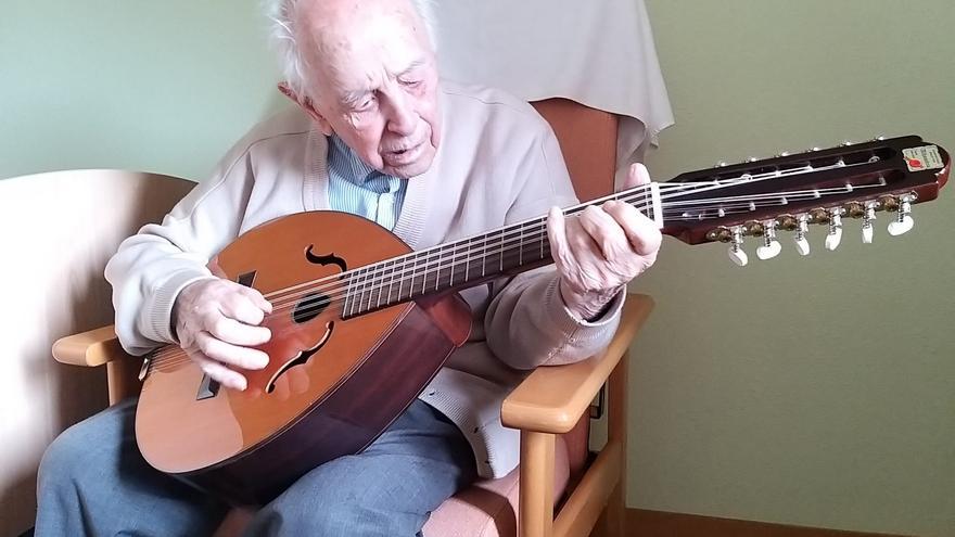Fallece a los 104 años el zamorano Antonio Cuesta, un virtuoso del laúd
