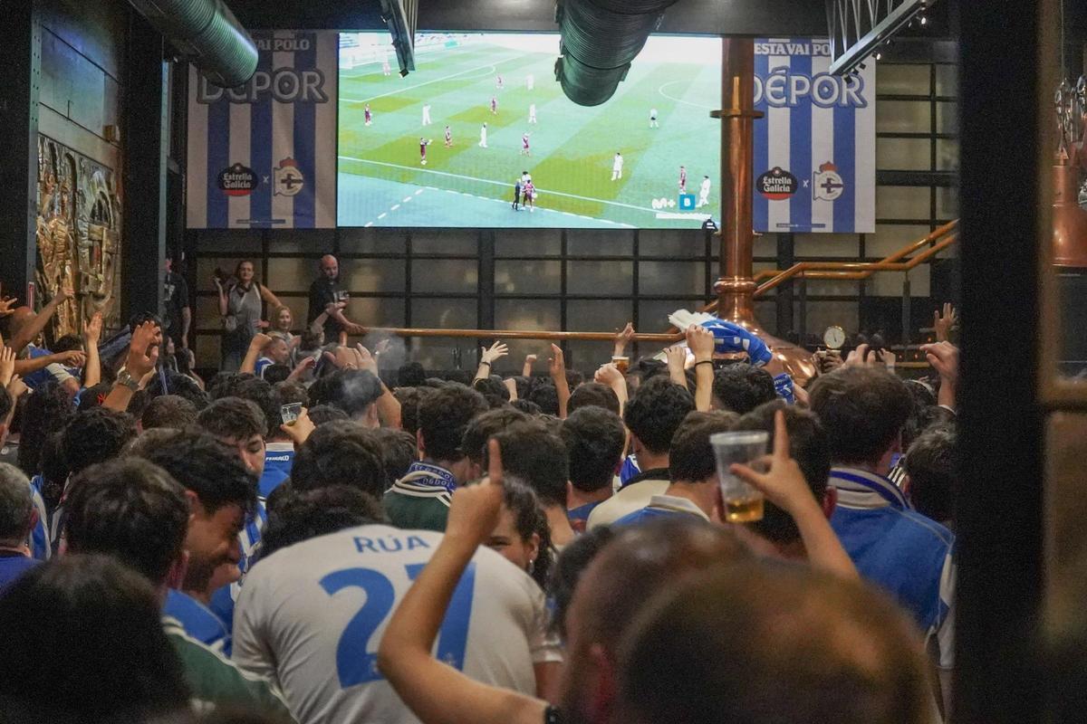 Interior de La Estrella durante el partido.