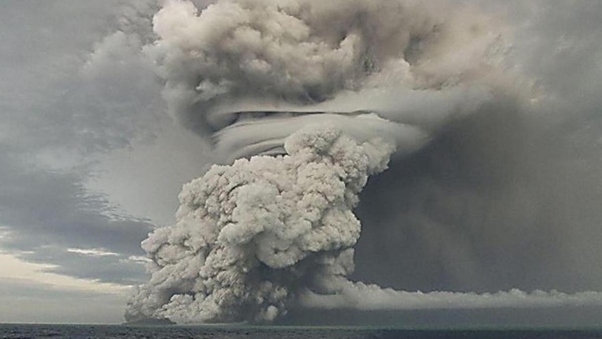 Erupción del volcán Tonga en 2022