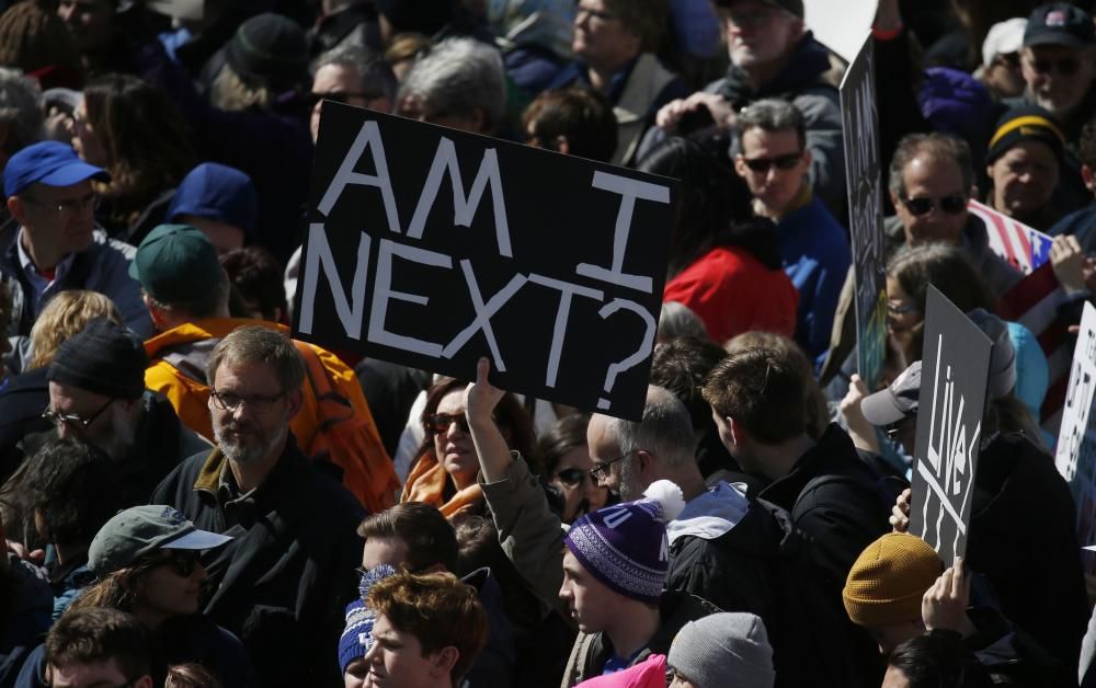 Miles de personas se han manifestado en Washington contra la venta de armas.