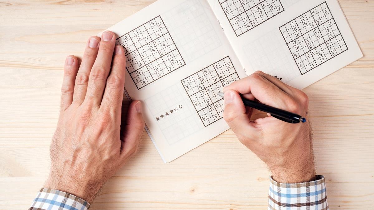 Realizar puzzles, crucigramas o aprender un idioma preservan la salud cerebral.