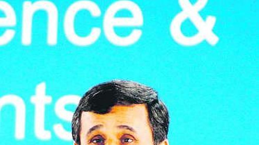 Mahmud Ahmadineyad, en el momento de anunciar su orden.