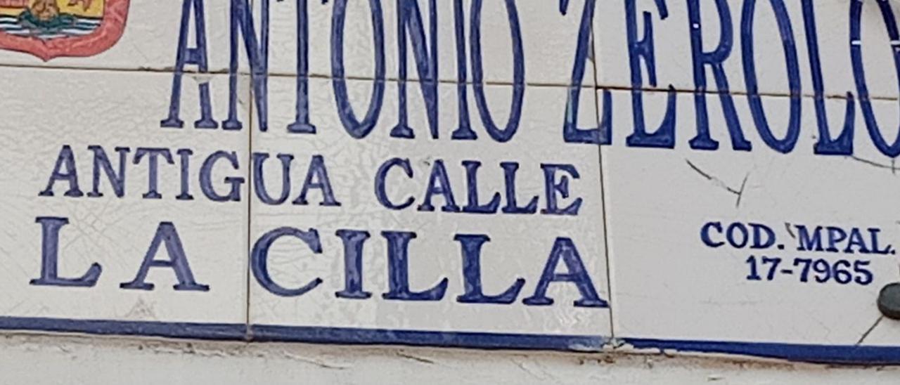 Cartel de la calle Antonio Zerolo.