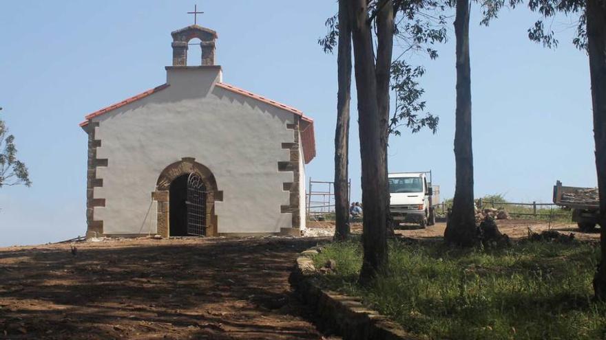 Aspecto que presentaba ayer la reconstruida capilla de San Antonio.