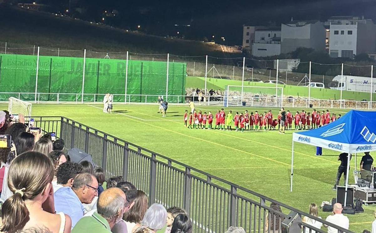Javi Rueda, invitado de honor en el acto para renombrar el estadio de su pueblo con su nombre