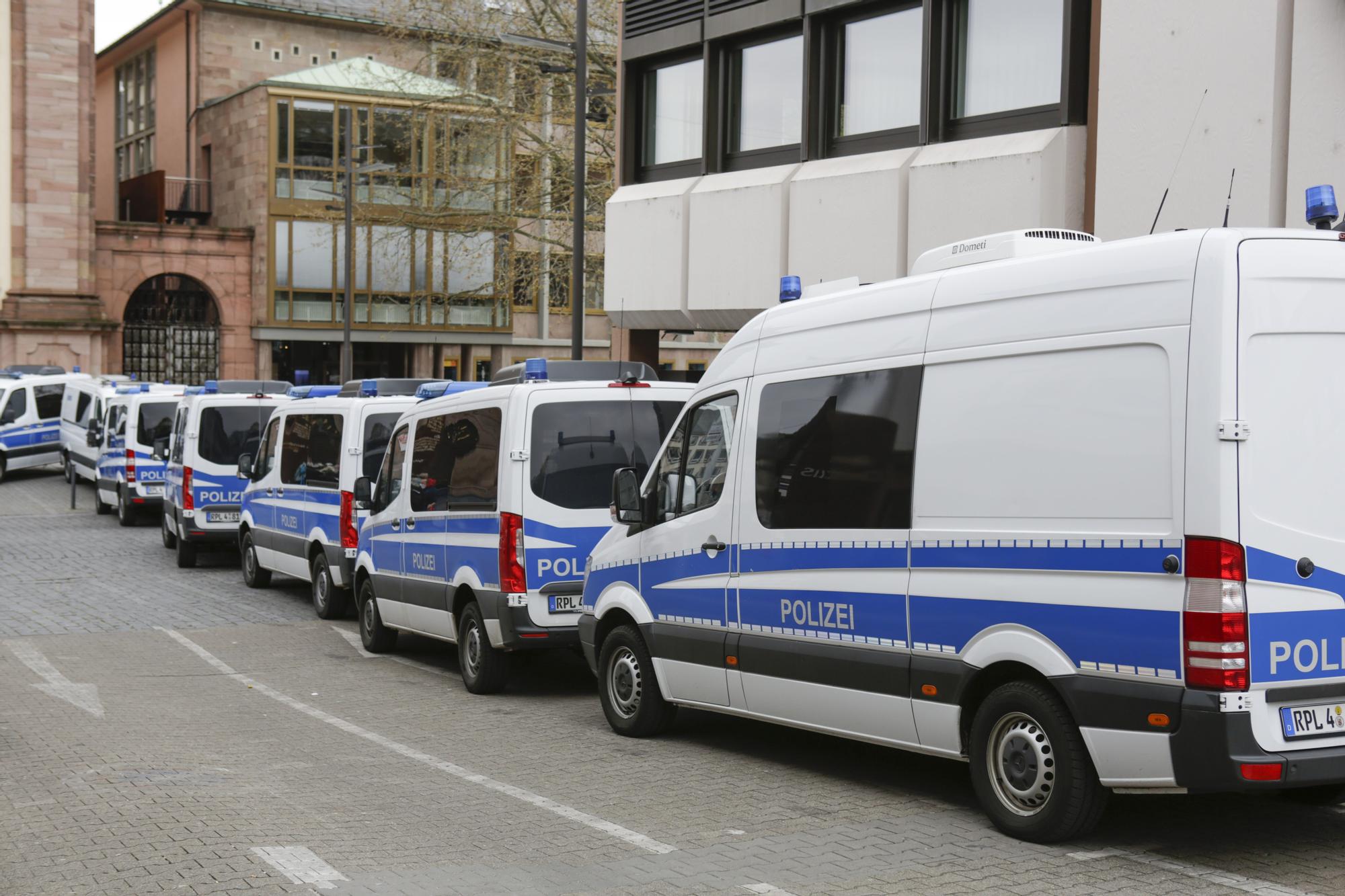 Coches de la Policía alemana en fila