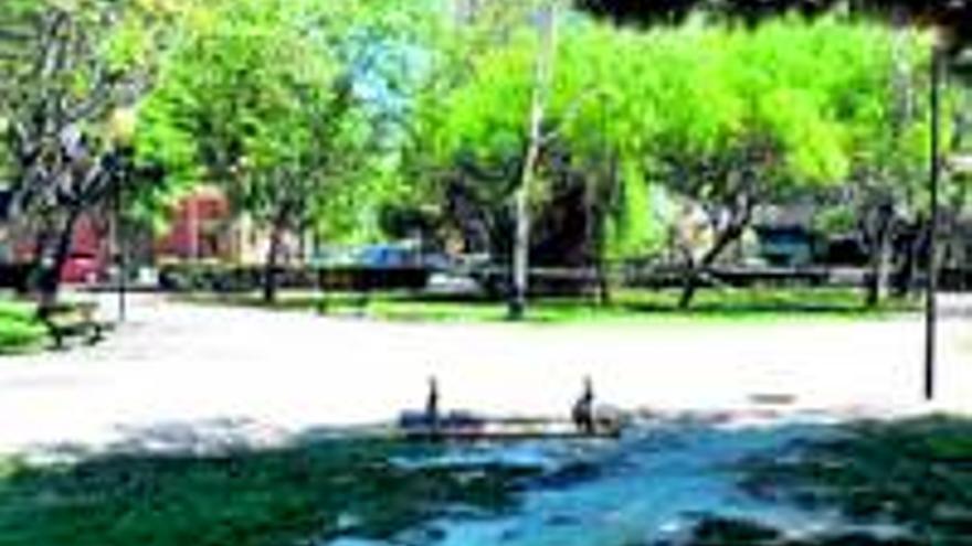 Los vecinos piden una reforma del parque de Oriente