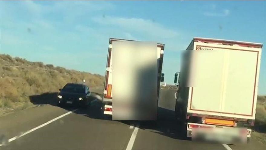 Imputados dos camioneros por adelantar con peligro en la N-II