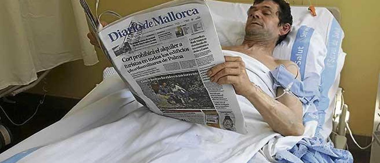 Luis Enrique Puigserver, ayer, en un box de urgencias del hospital Son Llàtzer de Palma.