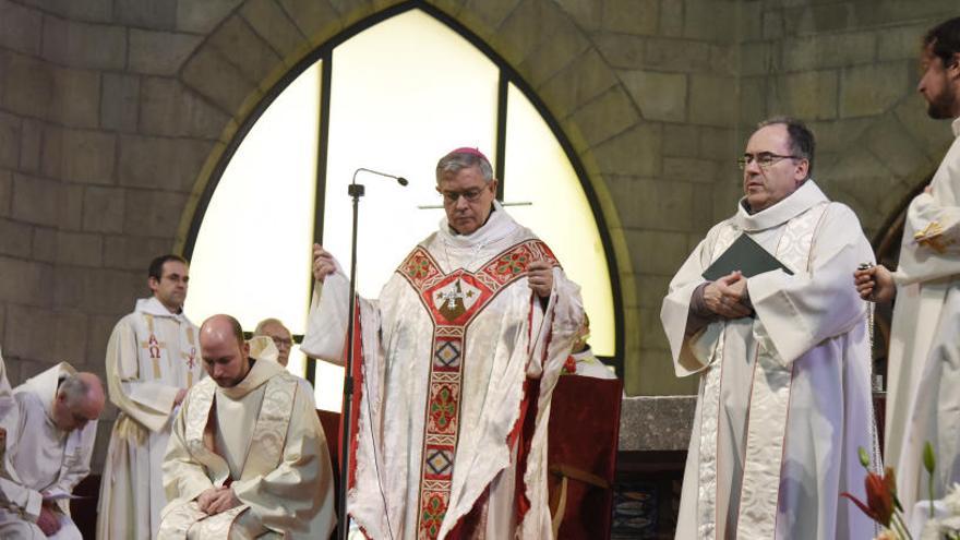 El pare abat de Montserrat durant la concelebració eucarística de la Llum, aquest dimarts al Carme de Manresa