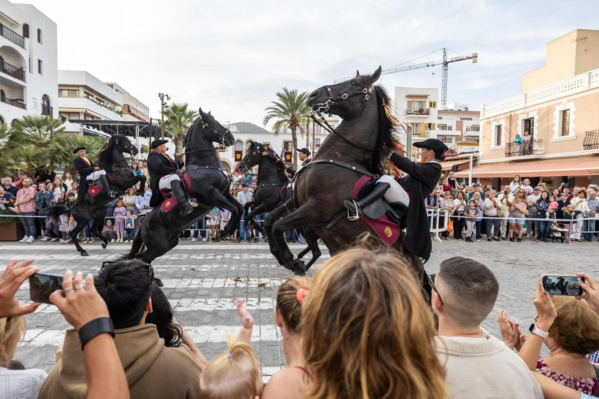 Doma menorquina en la 'Festes de Maig' de Santa Eulària.
