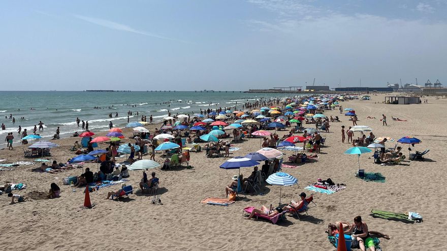 Vista de la playa del Port de Sagunt este fin de semana.