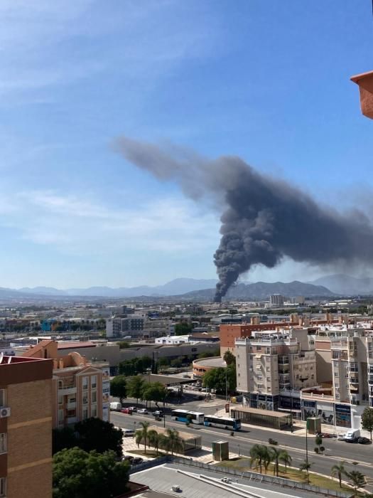 Incendio en un desguace del polígono Guadalhorce