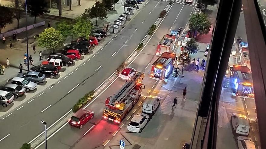 Se movilizaron hasta tres camiones de bomberos por la falsa alarma. // Carlos Giraldo