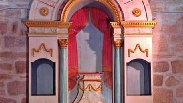Retablo de la Virgen, en Arnoso, tras su rehabilitación. | // D.P.