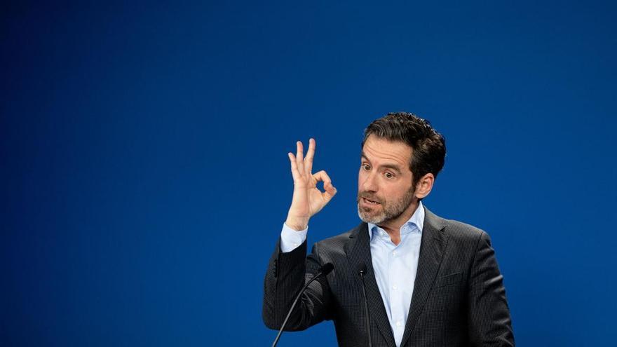 El PP acusa a Sánchez de “adulterar” la Liga por permitir al Barça inscribir a Olmo