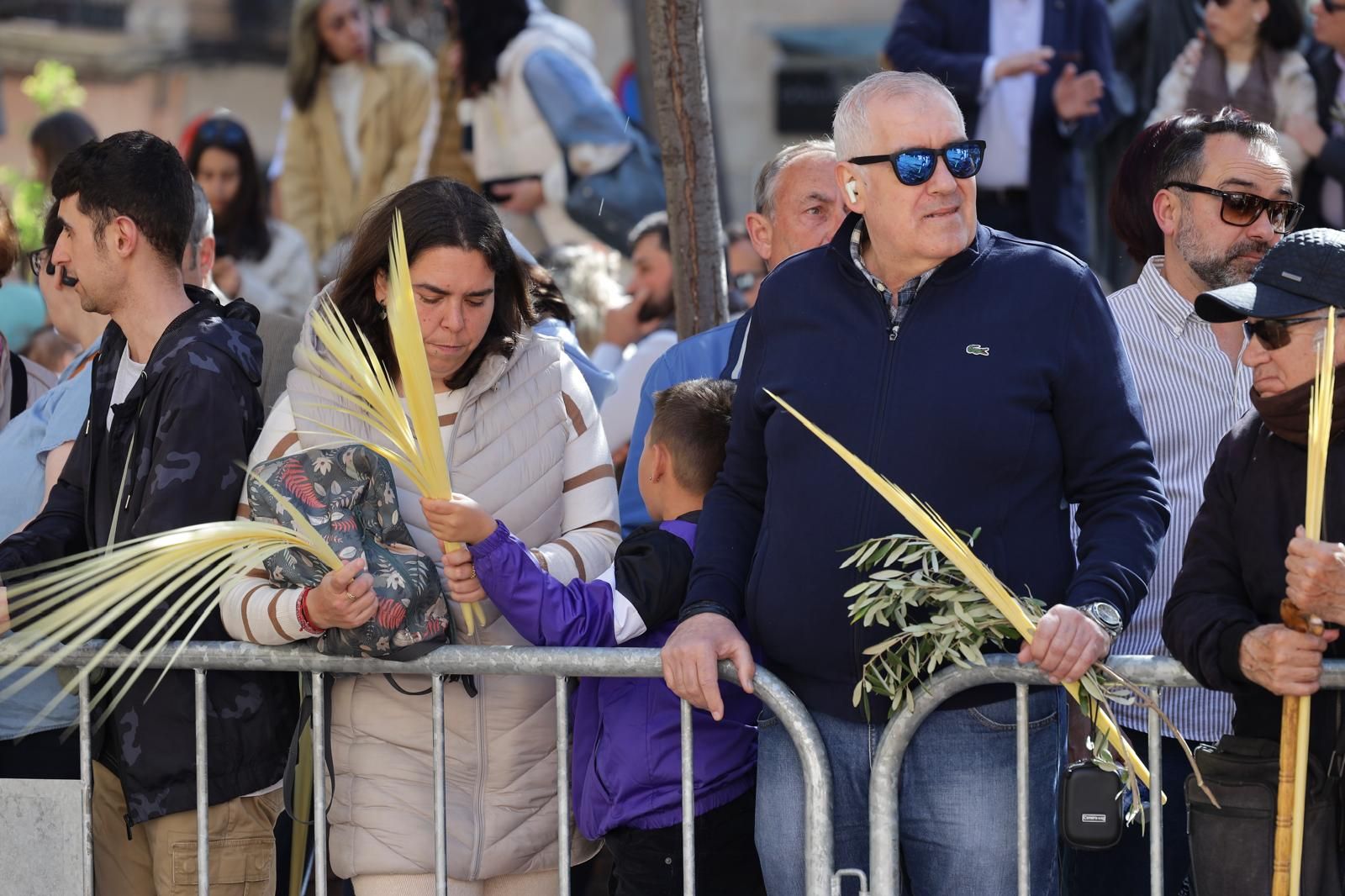 En imágenes | Emoción y mucho público en la procesión de las palmas de Zaragoza