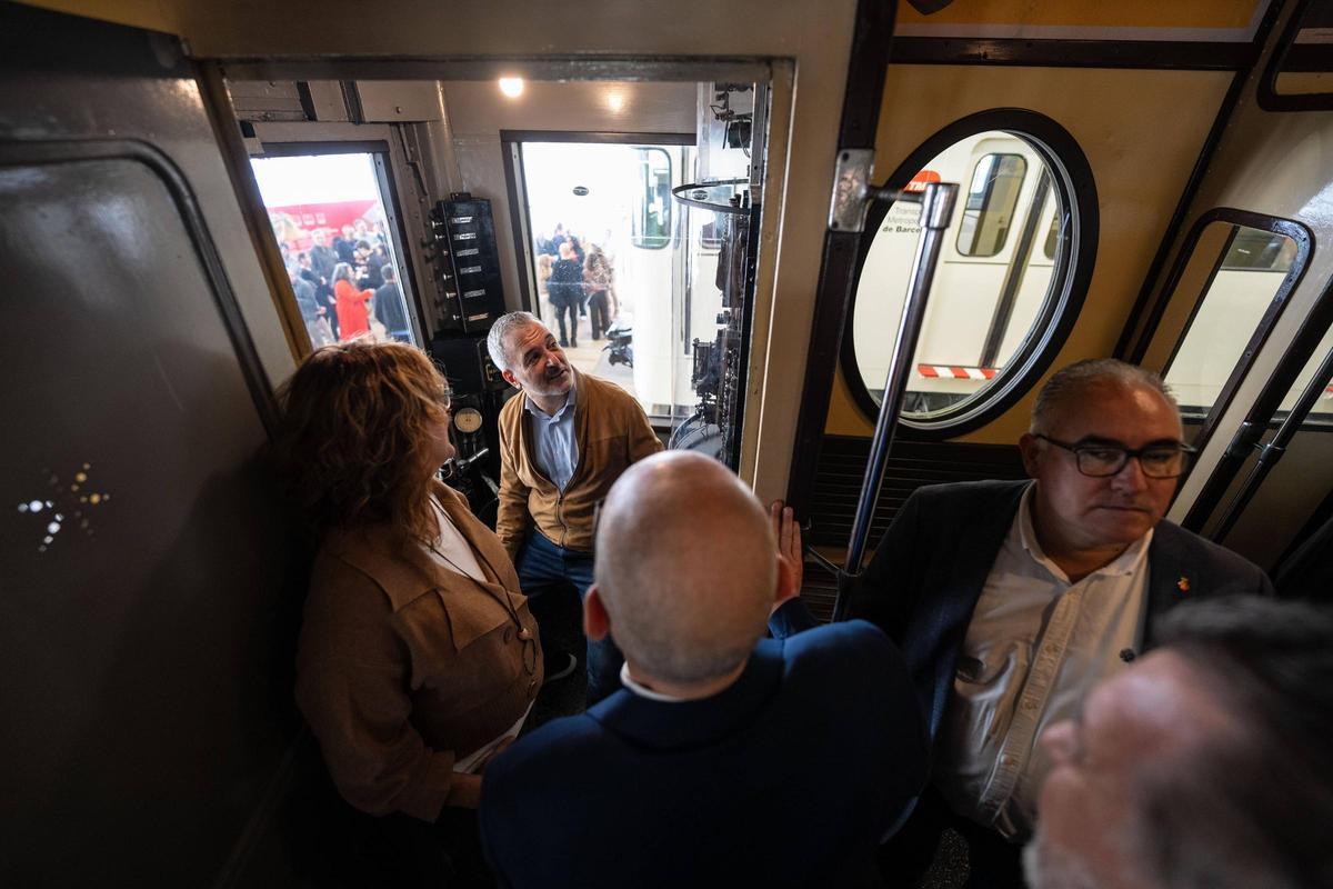 Jaume Collboni inaugura la exposición gratuita de trenes históricos restaurados por el centenario del metro