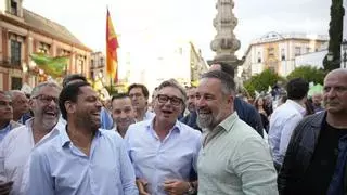 Abascal rentabiliza la parca subida de Vox y volverá a tener a otro barón del PP en sus manos
