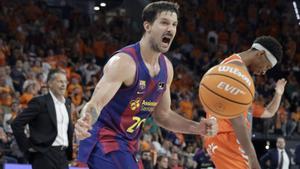 El Barça arrenca la primera victòria amb un partidàs