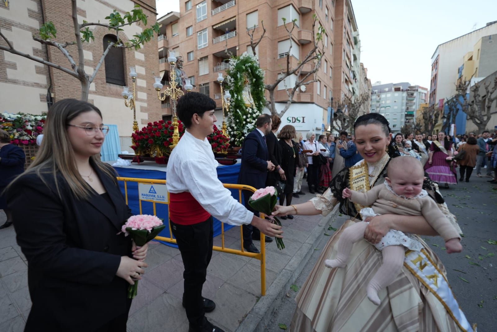 Galería de imágenes: La Virgen del Lledó llega a la plaza de la Virgen del Carmen en el Gau