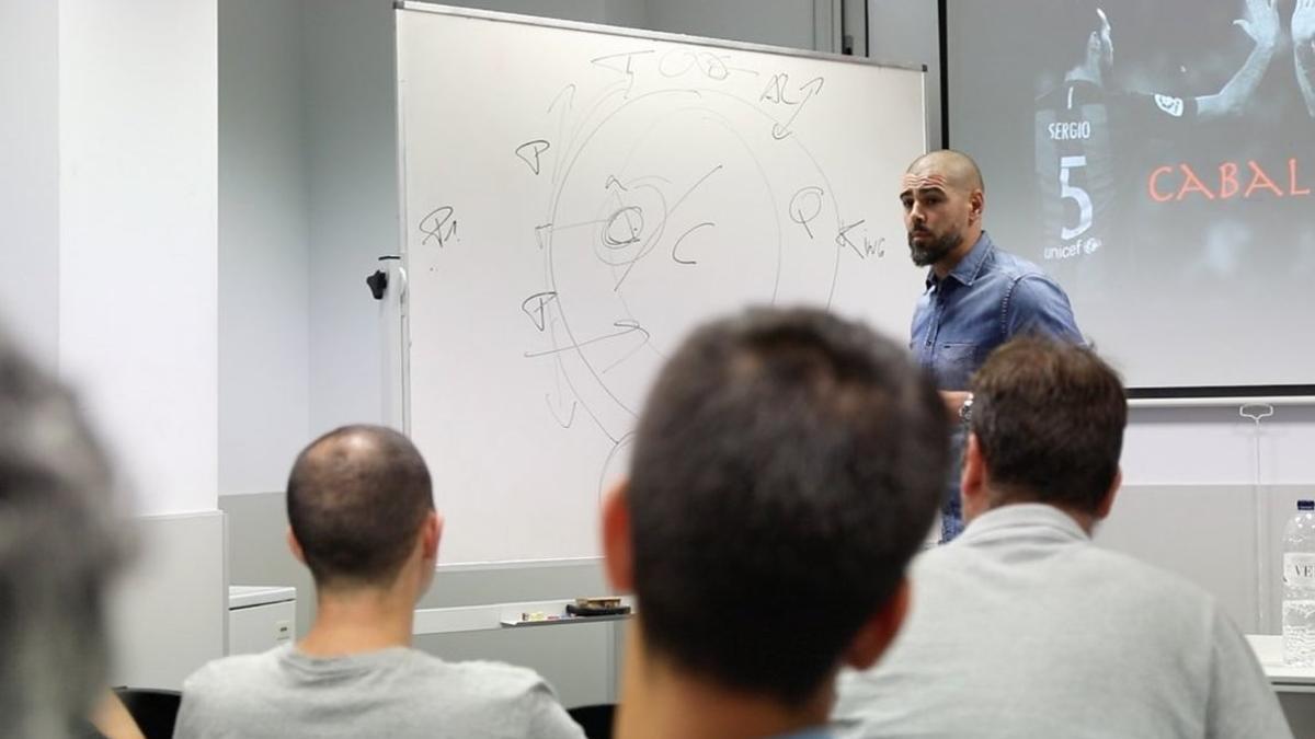 Víctor Valdés, en la charla que ofreció en la Federación Catalana de fútbol.