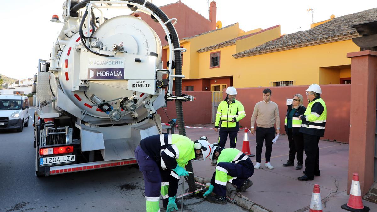 El Ayuntamiento de Marbella limpia más de 27.000 imbornales y 230 kilómetros de la red de saneamiento en 2022