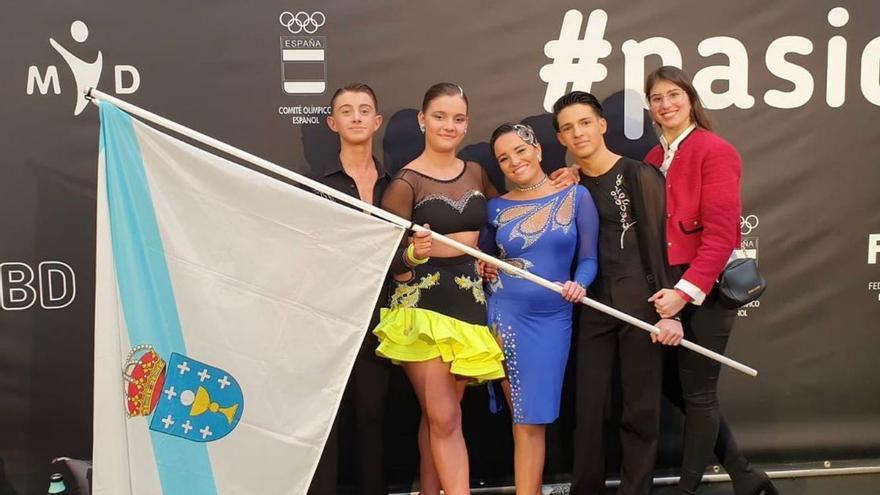 Dos parejas de Sondodance bailan en el Nacional