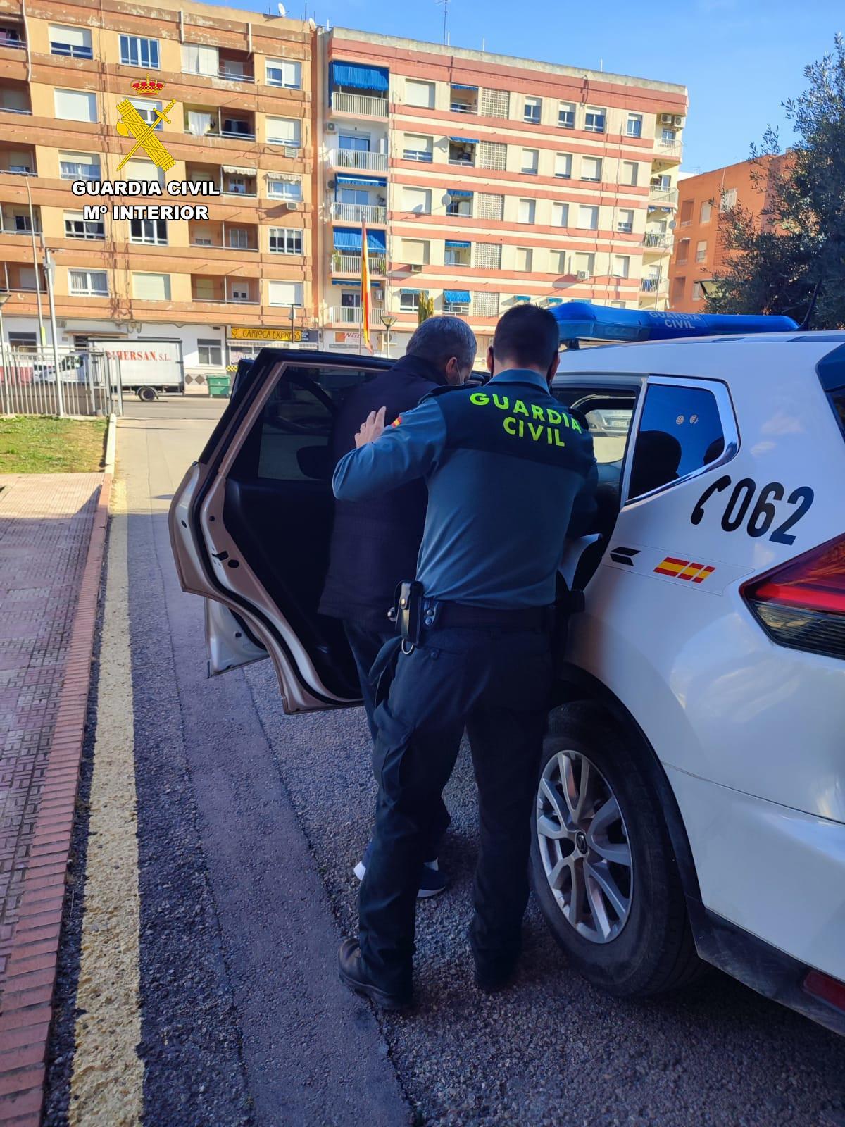 La Guardia Civil identificó y detuvo a un vecino de Alginet como autor de los robos.