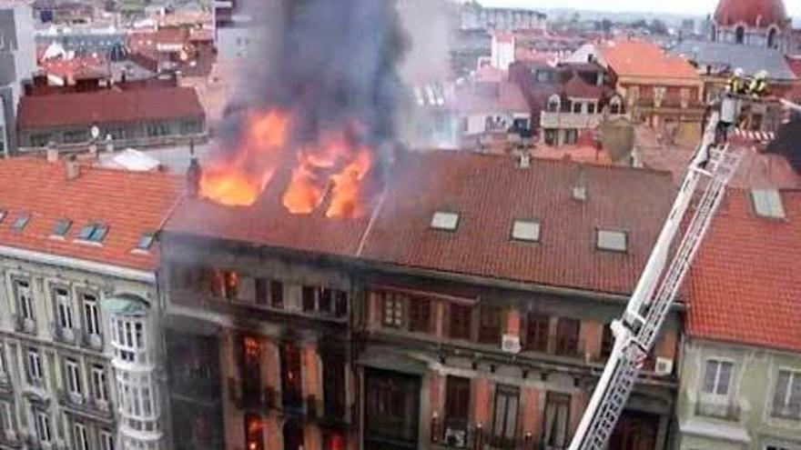 El incendio de la calle Uría, el pasado 7 de abril.