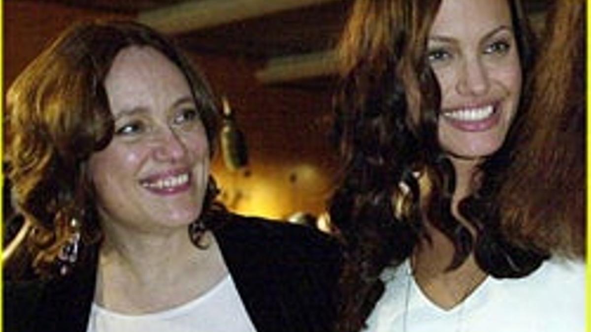 Fallece la madre de Angelina Jolie