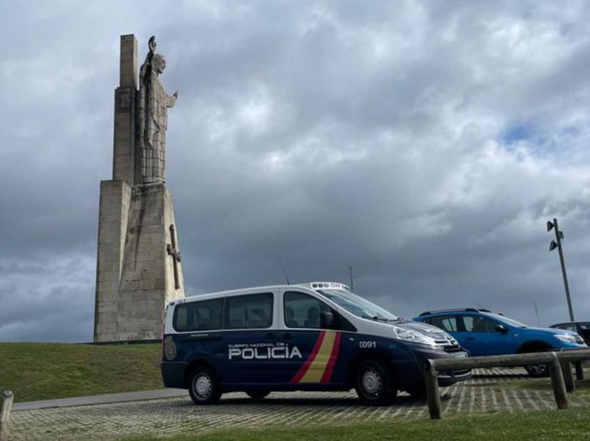 Toda una cara del &quot;techo&quot; de la capital se tiñe de negro