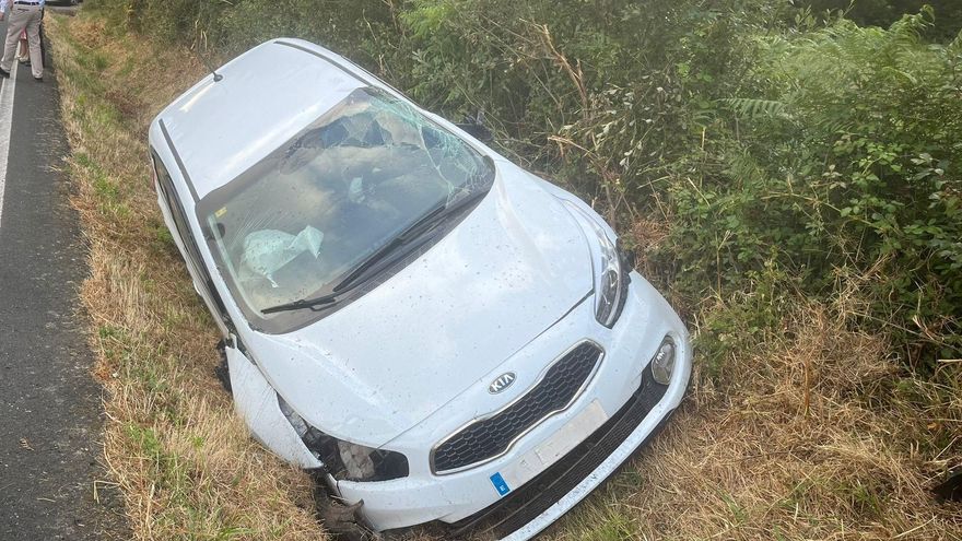 Excarceran unha persoa tras unha saída de vía en Melide