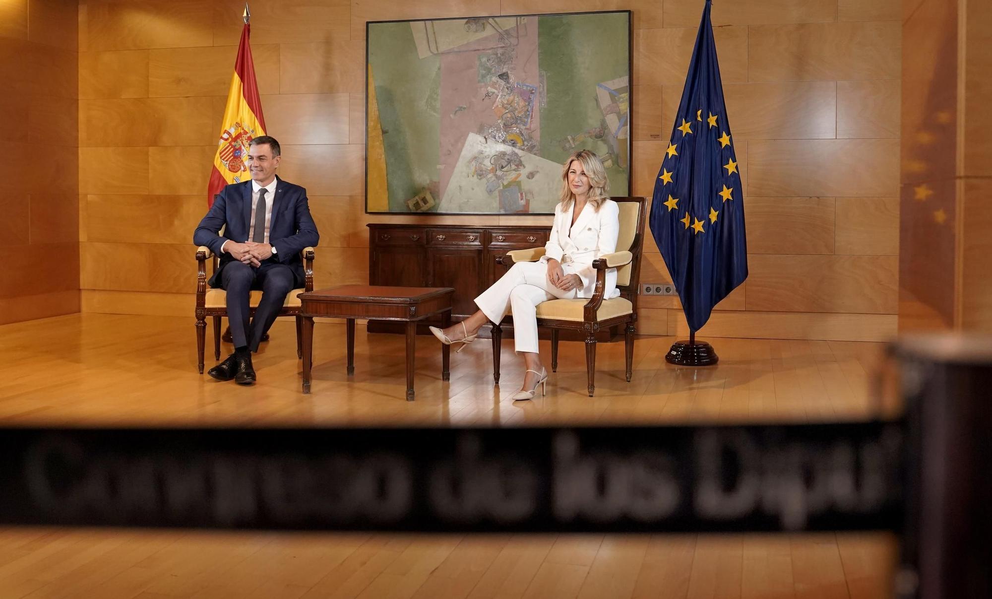 La reunión entre Pedro Sánchez y Yolanda Díaz, en imágenes
