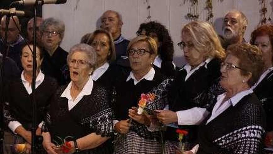 Canto de &quot;Marinera&quot; en el puerto de Candás