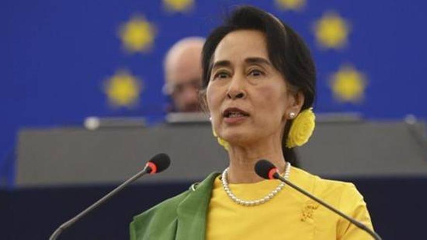 La opositora birmana San Suu Kyi recibe el premio Sájarov 23 años después de no poderlo recoger