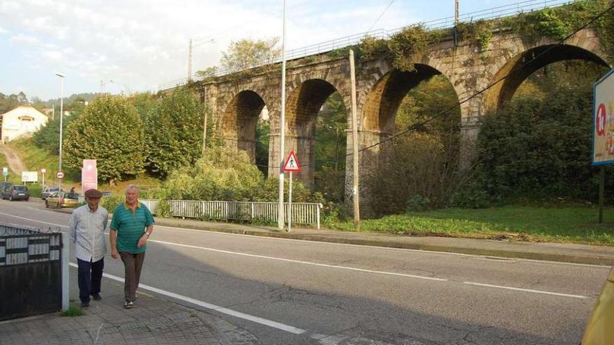 El viaducto ferroviario de &quot;Catro Pontes&quot;, en el límite de la parroquia de Chapela con Vigo.