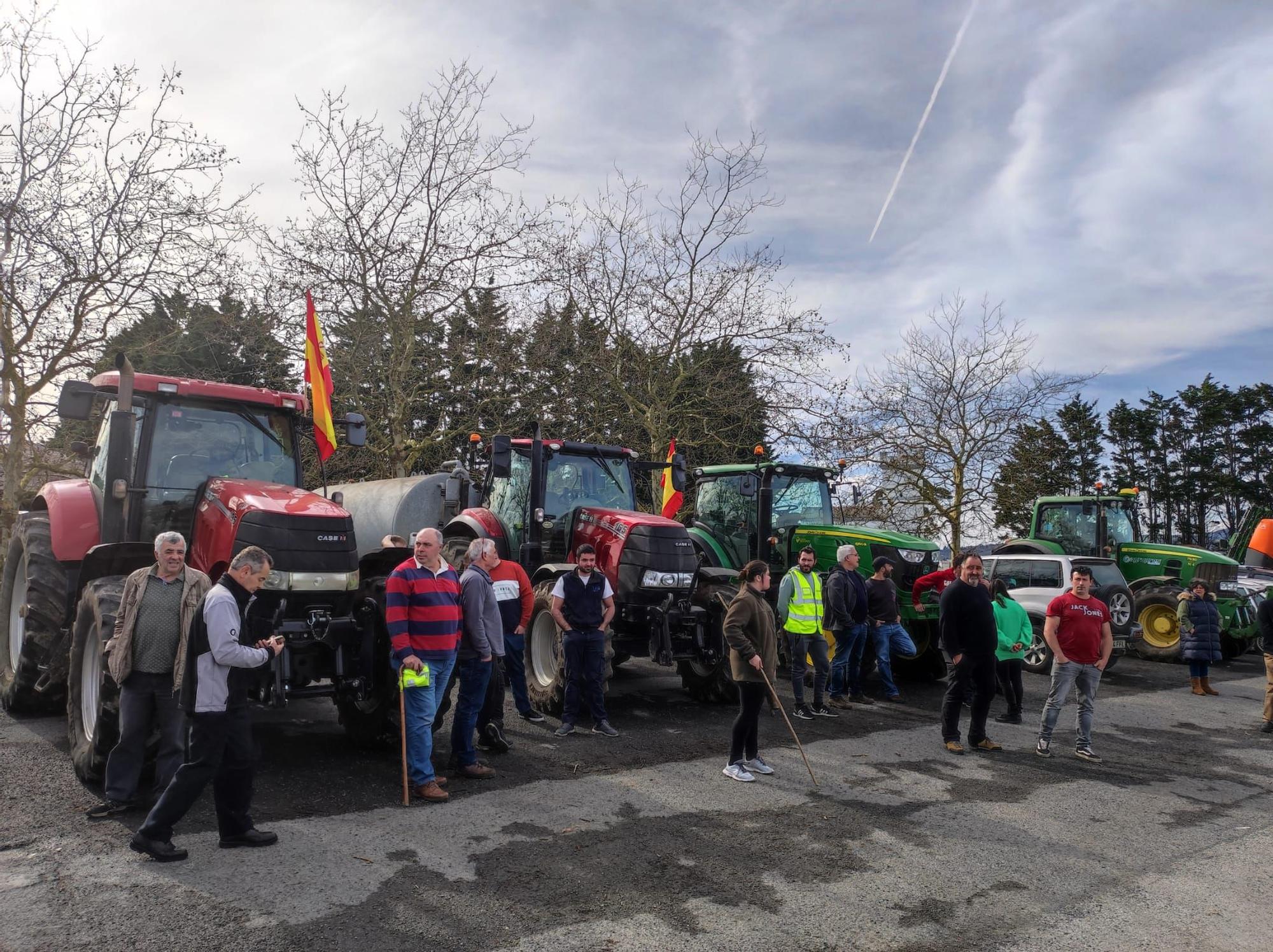 Tractorada en Asturias: el campo sale a protestar por diversas carreteras de la región