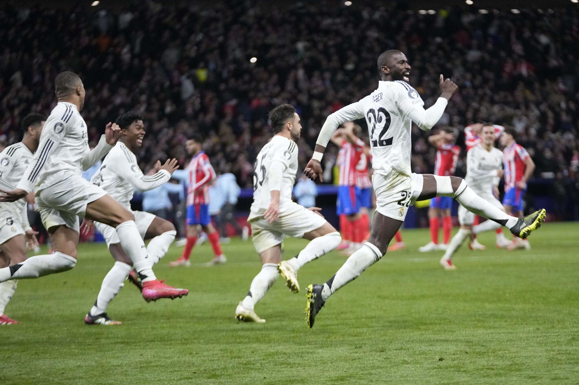 Real Madrid players celebrate after winning the penalty shootout during the Champions League round of 16, second leg, soccer match between Atletico Madrid and Real Madrid at the Metropolitano stadium in Madrid, Spain, Wednesday, March 12, 2025. (AP Photo/Bernat Armangue). EDITORIAL USE ONLY/ONLY ITALY AND SPAIN