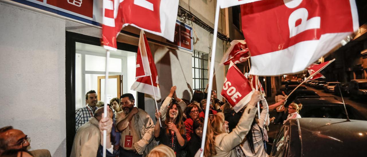 Celebración en la sede del PSOE de Elda en 2015.