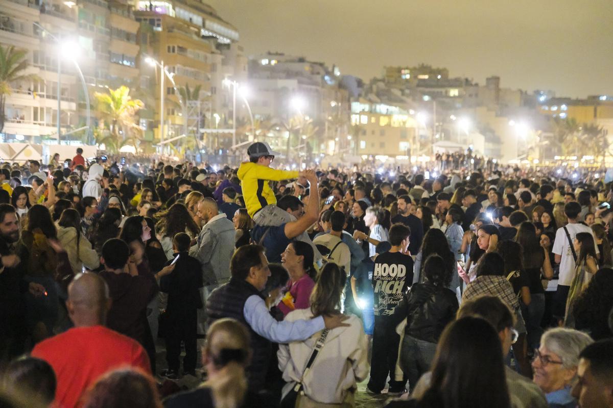 Espectáculo de drones en Las Canteras para anunciar el nuevo disco de Quevedo, 'El Baifo'