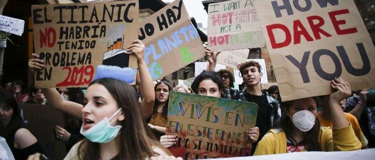 Manifestantes por Oviedo, durante la huelga mundial del clima del pasado mes de septiembre.