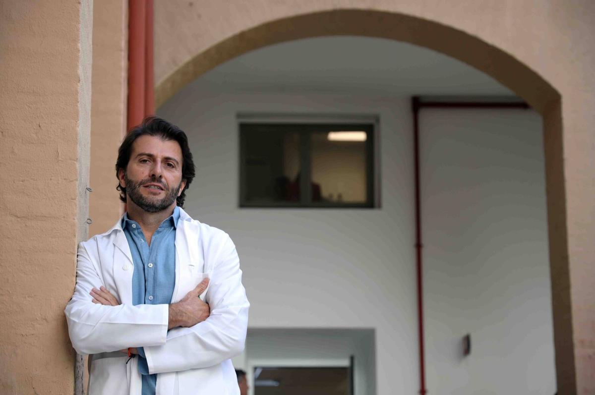 MLG 9-07-2026.-Leandro Martínez, jefe de dermatología del Hospital Regional Universitario de Málaga.