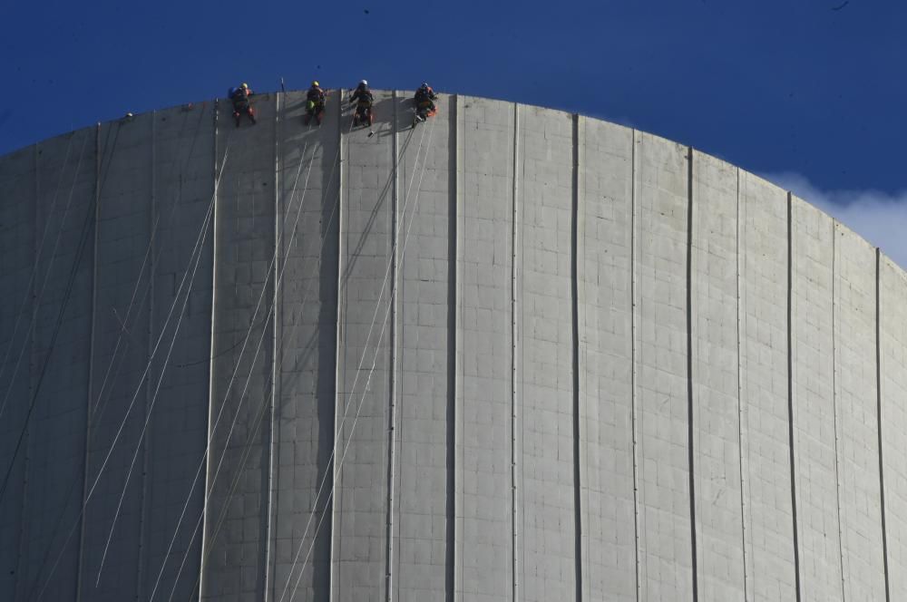 Greenpeace protesta contra el carbón en Meirama