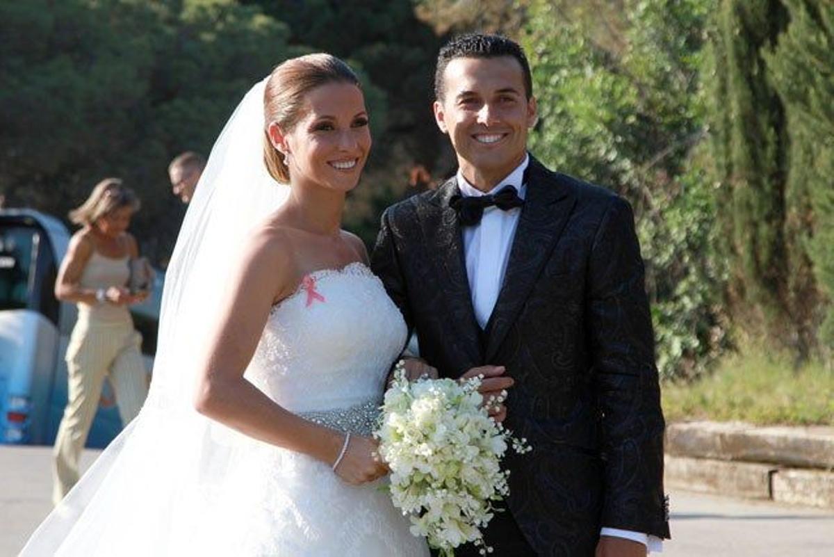 Carolina Martín y Pedro Rodríguez posan muy sonrientes antes de celebrar su enlace